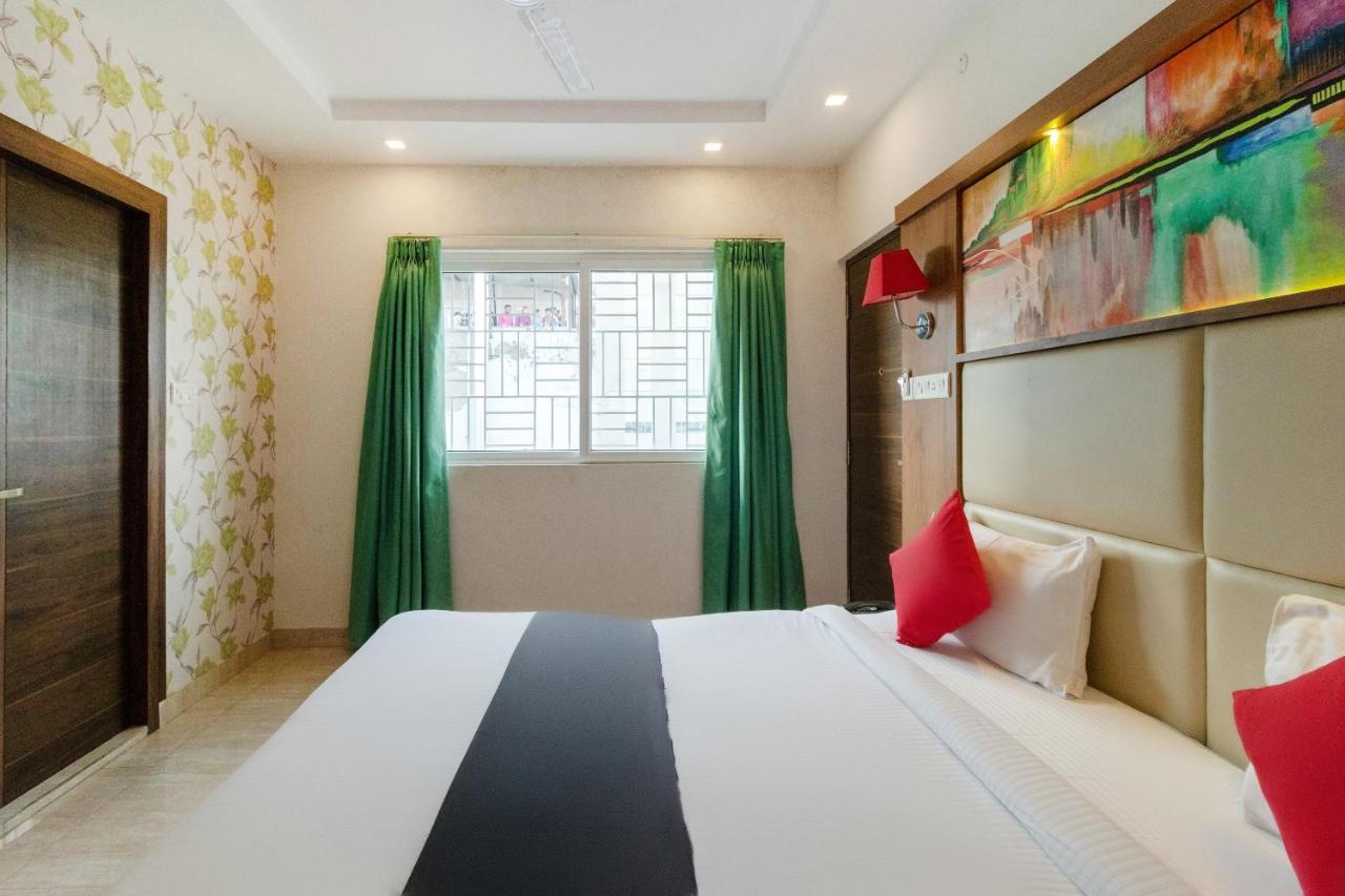 Hotel Collection O 76598 Revaa